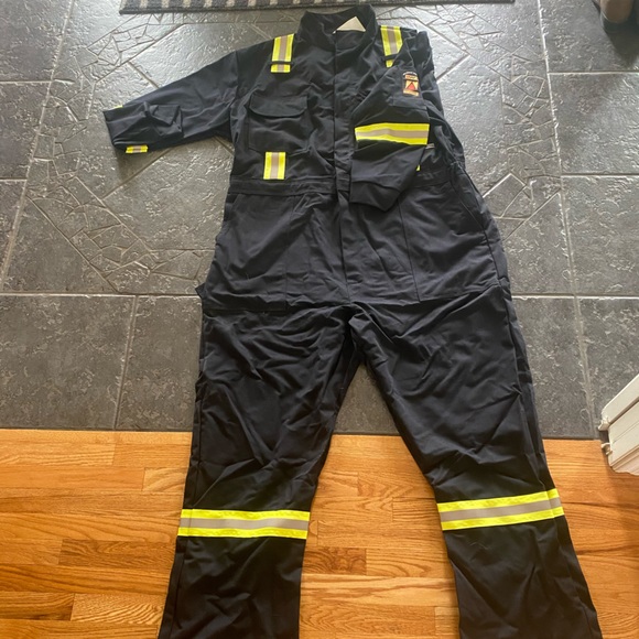 Unisex Coveralls BRAND NEW - Picture 1 of 4